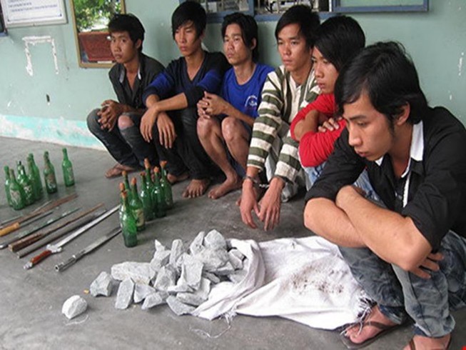 Băng nhóm giang hồ dạt ra vùng ven bảo kê, đòi nợ