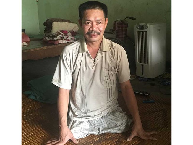 Cụt 2 chân chống người thi hành công vụ?
