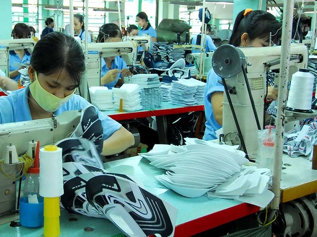 Giảm mức đóng bảo hiểm: Một mũi tên, hai mục đích