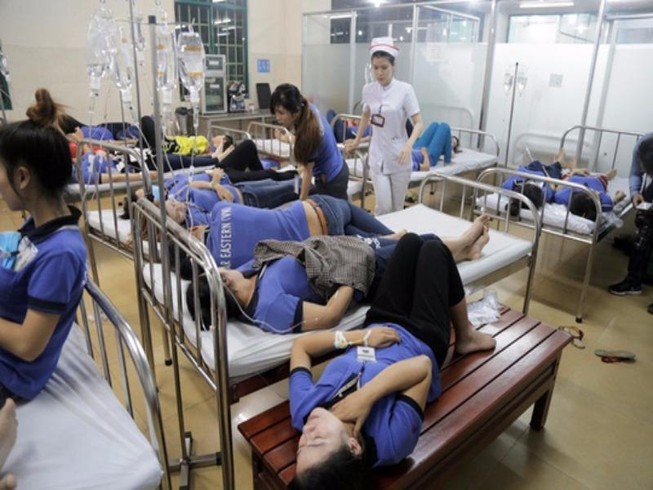 Hơn 300 công nhân cấp cứu chưa rõ nguyên nhân