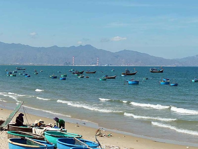 Phản ứng việc đổ 1,5 triệu m3 chất thải xuống biển