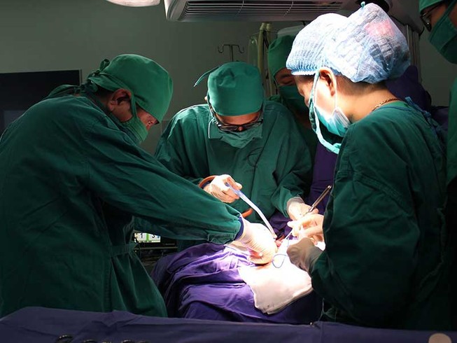 Cứu bệnh nhi 1 ngày tuổi bị thoát vị cơ hoành bẩm sinh