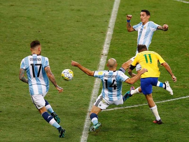 Thua Brazil 0-3, Argentina có nguy cơ mất World Cup