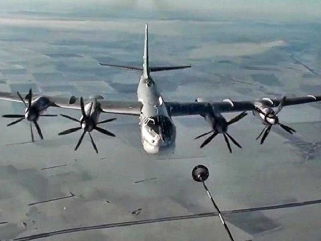 Máy bay từ Nga bay 11.000 km bắn tên lửa xuống Syria