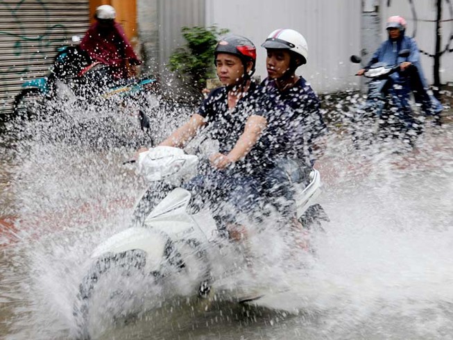 Chống ngập bằng tạo rỗng vỉa hè và làm bờ bao xanh
