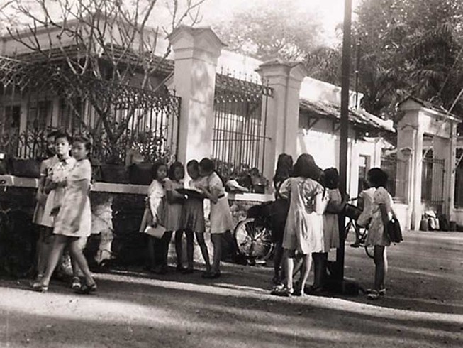 Ngôi trường trung học đầu tiên