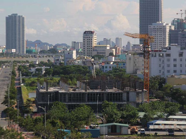 Đình chỉ trung tâm thương mại không phép