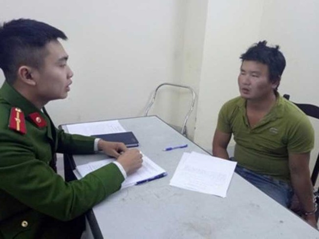 Trưởng công an bị đâm khi giải cứu con tin