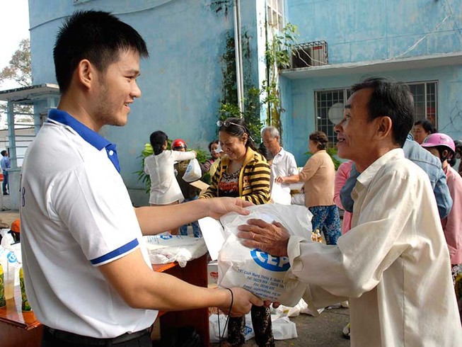 Giúp công nhân thoát nạn vay nóng