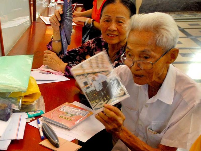 Ông già viết thư thuê nhận giải KOVA