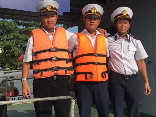 Nhân viên cảng vụ chuyên cứu người nhảy sông Sài Gòn