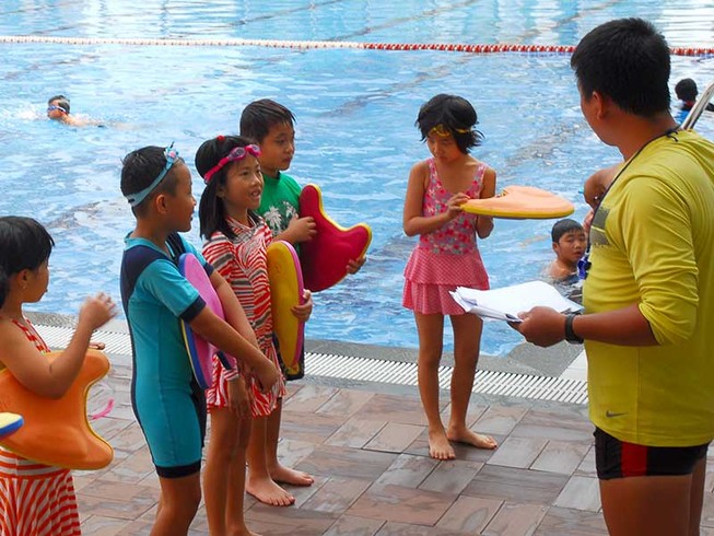 Hóc Môn được chọn thí điểm phổ cập bơi lội cho học sinh