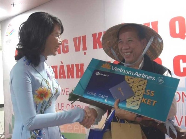 TP.HCM đón khách du lịch quốc tế thứ 5 triệu