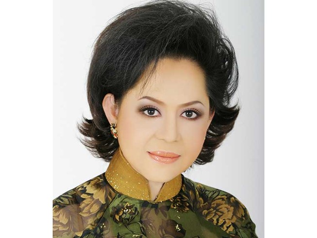Giao Linh, Phương Dung và Họa Mi đứng cùng sân khấu