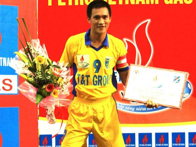 Vừa treo giày đã làm phó chủ tịch CLB