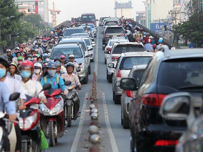 TP.HCM: Dồn lực xử lý 37 điểm ùn tắc