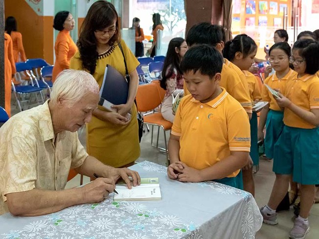 Người viết chuyện luật rừng nhận giải vàng Sách hay