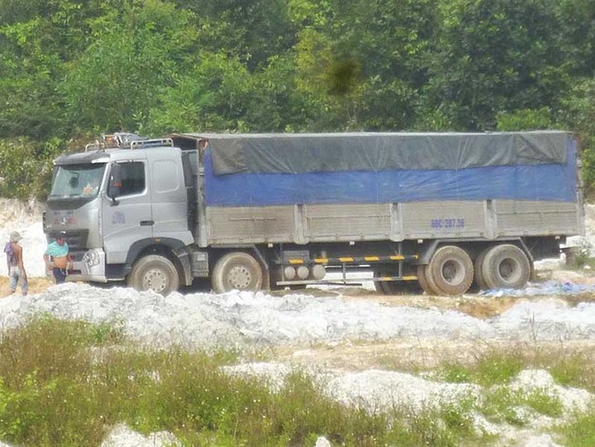 Truy nguồn ‘rác chui’ khổng lồ ở Đồng Nai