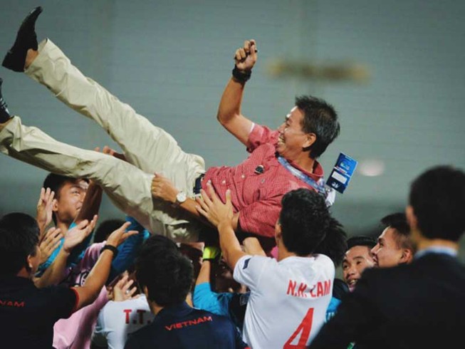 Đằng sau lời khen của FIFA