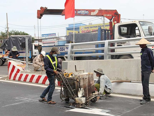 Công trình gỡ kẹt xe chạy xuyên tết