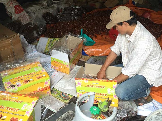 Bánh mứt, trái cây Trung Quốc “tấn công” tết