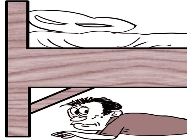 Một sinh viên trốn gầm giường cả đêm