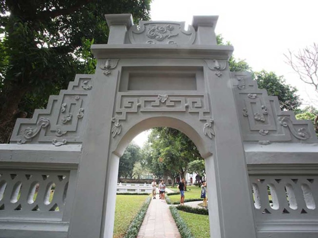 Quét vôi Văn Miếu: 'Đúng quy định, đúng kỹ thuật'