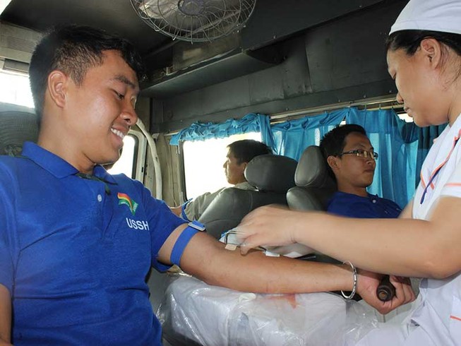 Đừng để bị hiểu là "túm tay" buộc hiến máu!