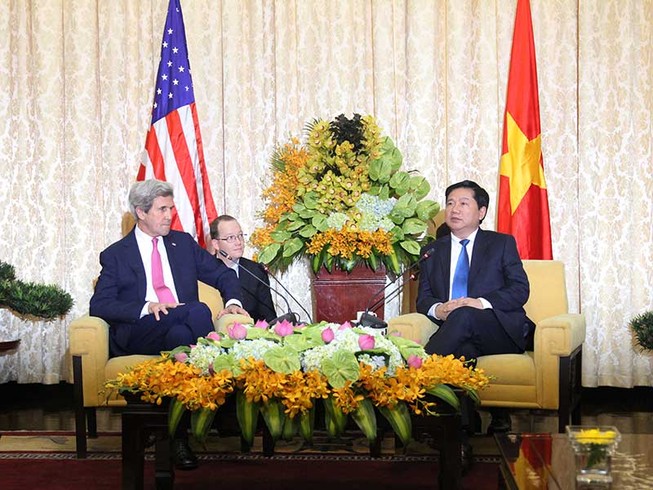 Bí thư Đinh La Thăng tiếp Ngoại trưởng John Kerry