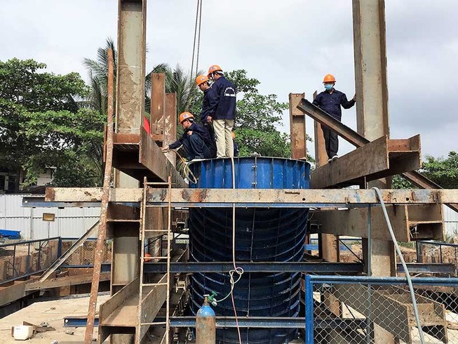 Gác chuyện nhà, lo công trình xuyên Tết