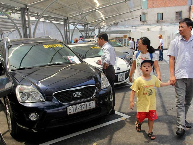 Ô tô khổ sở vì các bộ... chờ nhau
