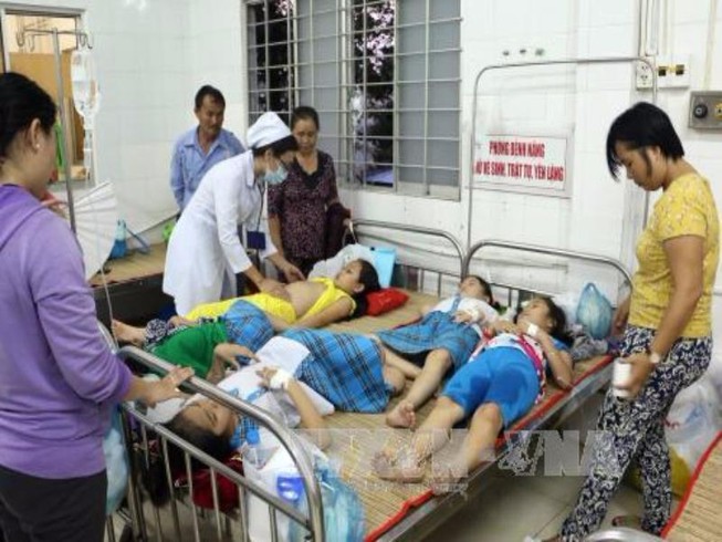 Hơn 100 HS tiểu học ở Vĩnh Long bị ngộ độc thực phẩm