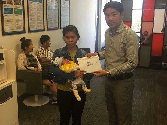 Đông đảo bạn đọc giúp đỡ bé gái bị bong võng mạc