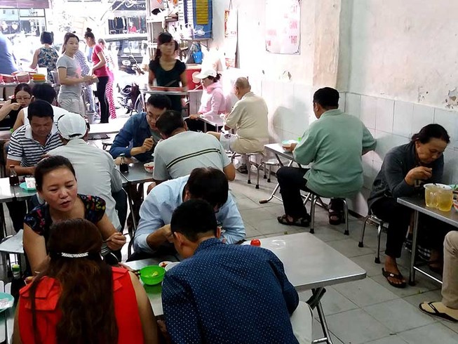 Đừng ép hộ bán phở, bún bò… lên doanh nghiệp
