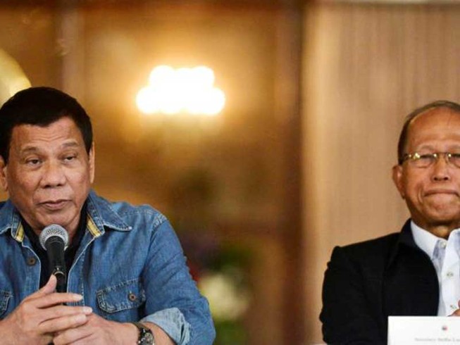 Vì sao ông Duterte ‘dứt tình’ với cảnh sát?