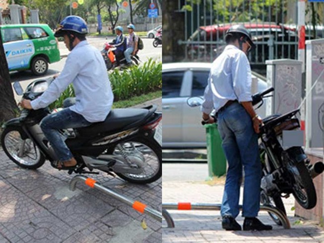 Có barie trên vỉa hè, xe máy vẫn cố vượt qua