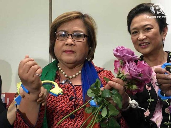 Nữ nghị sĩ chống ông Duterte lo mình sắp bị bắt