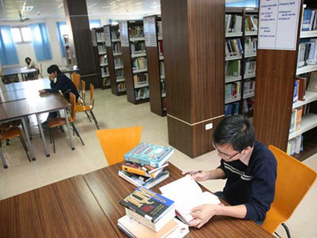 Lý, tình trong vụ cấm học vì phôtô giáo trình