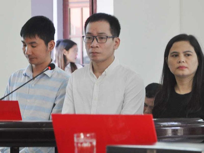Nữ bị cáo thuê người bắn người tình lãnh 12 năm tù