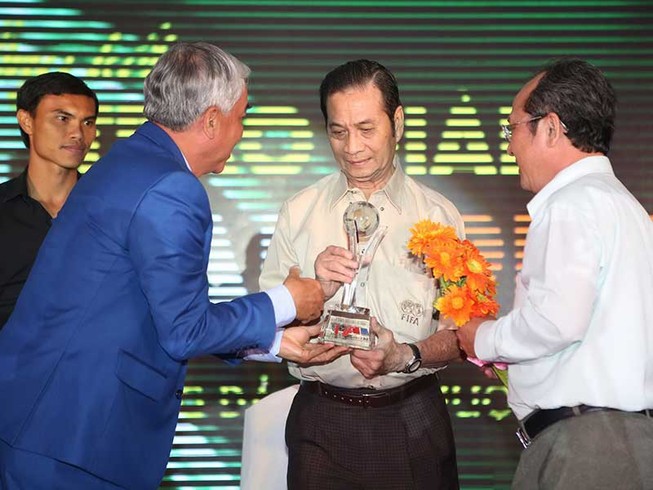 Người thầy đầu tiên được Vinh danh Fair Play