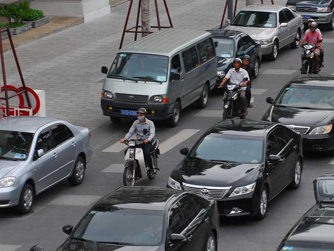 Phấn đấu đi xe biển xanh là mục đích của cuộc đời