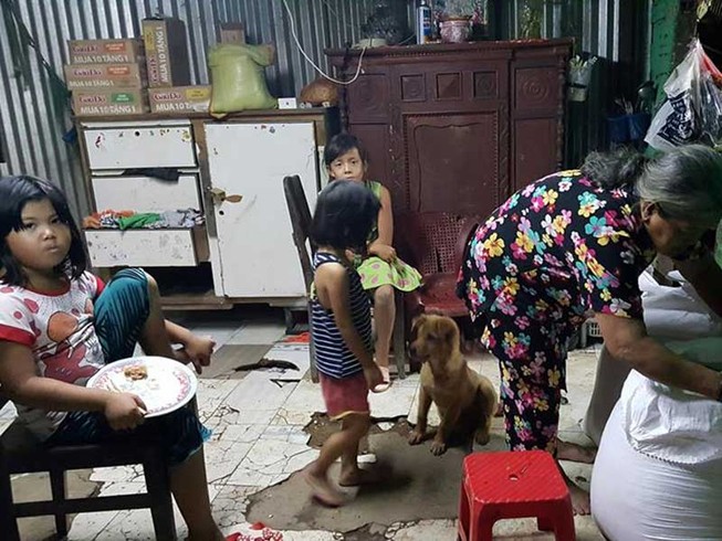 Gia đình 17 người: Lâu lắm rồi mới được bữa cơm cá