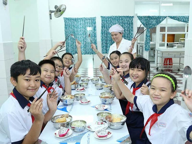 Phụ huynh hài lòng với bữa ăn học đường