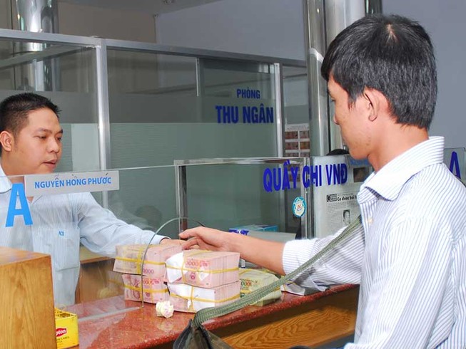 Người vay tiền phập phồng lo lãi suất tăng