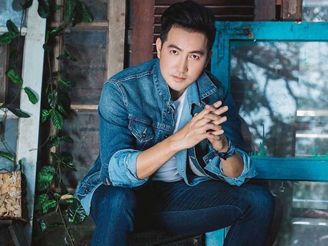 Nguyễn Phi Hùng bất ngờ ra album nhạc Hoa