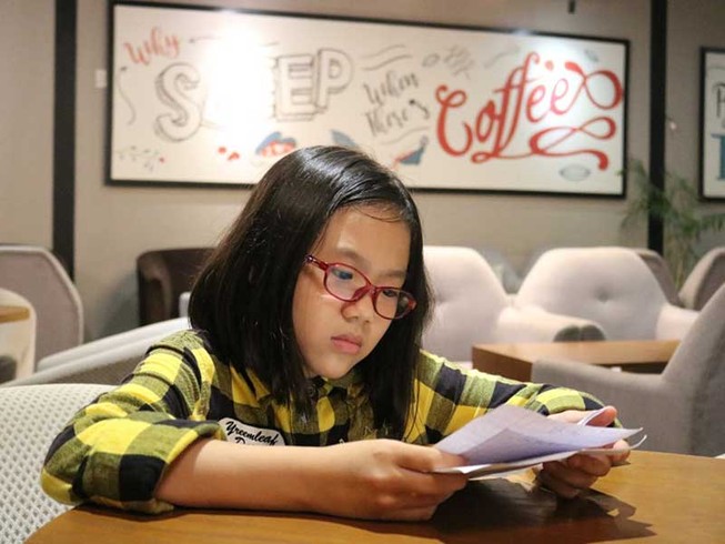 Bé lớp 4 'diễn thuyết' với bạn về xâm hại tình dục