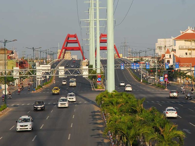 Nên giao việc mở đường cho tư nhân