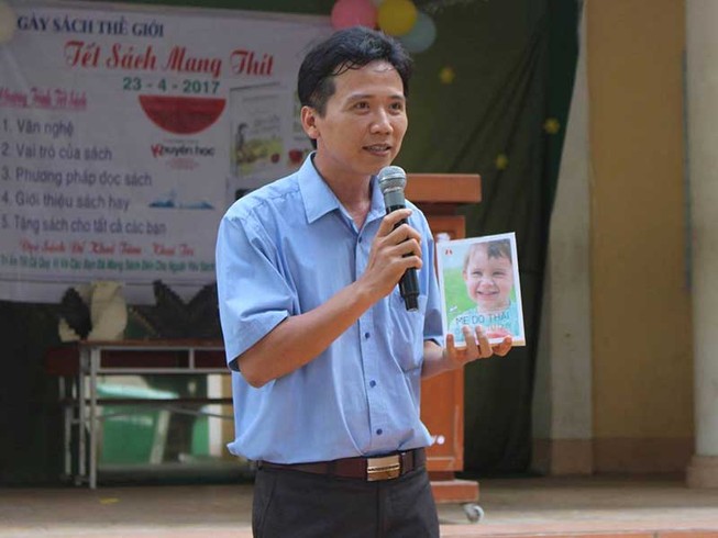 Thầy giáo quanh năm xin sách cho trò