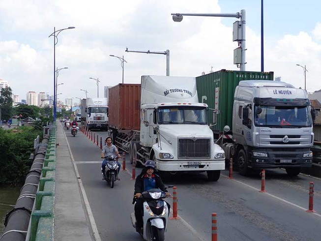 Bùng phát nạn xe quá tải lách qua trạm cân