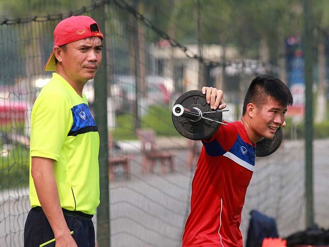U-20 Việt Nam sát giải vẫn 'xào bài' và tập nặng